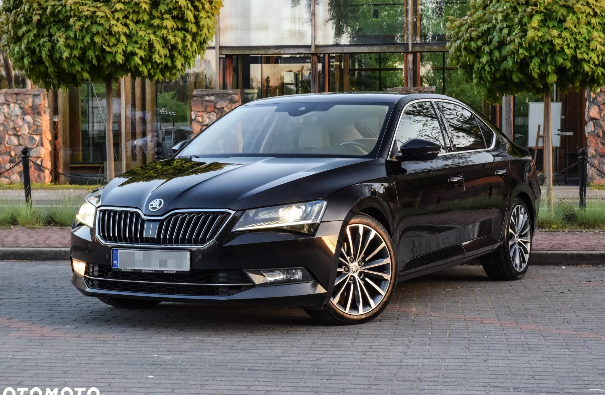 Skoda Superb cena 84900 przebieg: 200000, rok produkcji 2018 z Sochaczew małe 742